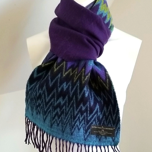 Softer Than Cashmere? D&Y Aztec tribal desig Scarf - Picture 6 of 12